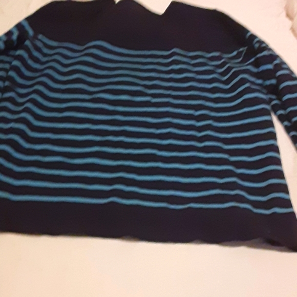 XXL Navy blue & light blue striped sweater. Kirkland Signiture Brand. - Picture 4 of 7